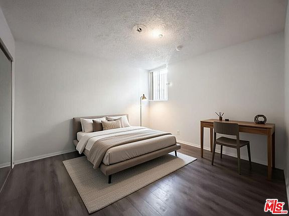 3rd image of 1208 W Adams Blvd #1