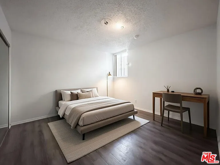 1208 W Adams Blvd #1 — Photo 3