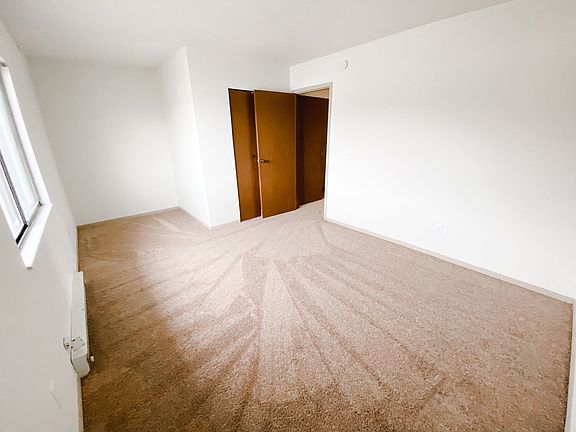 4th image of 805-811 E 10th St #4