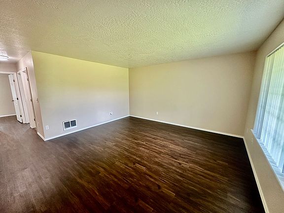 4th image of 3130 Meadow Glen Ln #3132