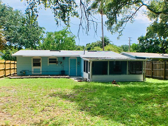 3rd image of 3607 Saxon Dr