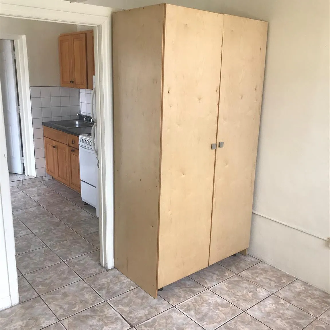 1 bed, 1.0 bath, 1274 sqft, $1,350 — Photo 2
