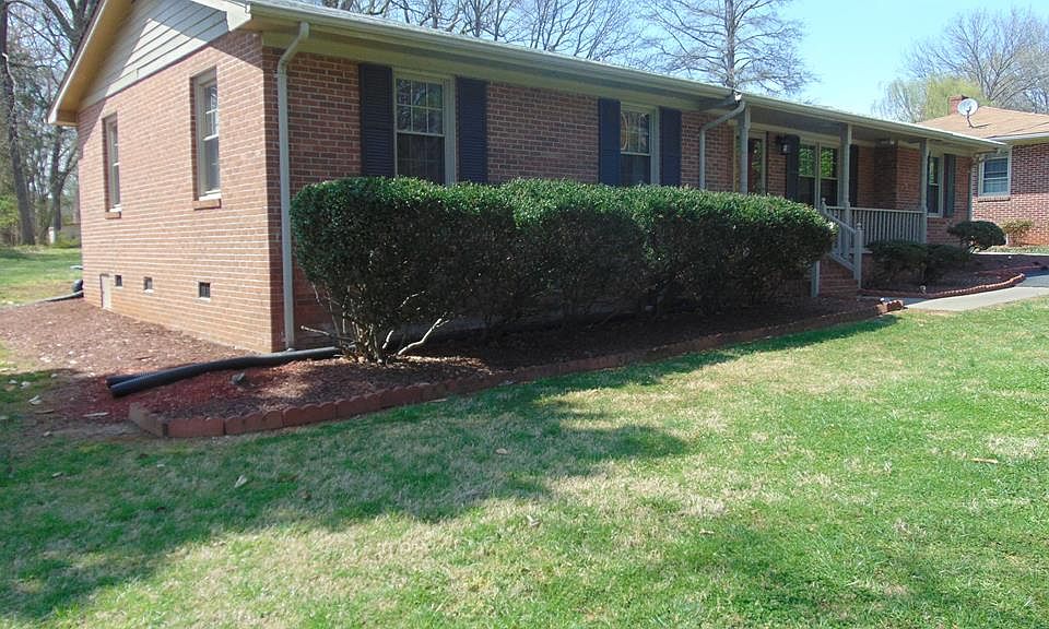 1st image of 1090 Seven Oaks Dr