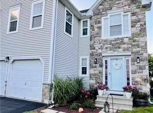 43 Schoolhouse Lndg, East Granby, CT 06026