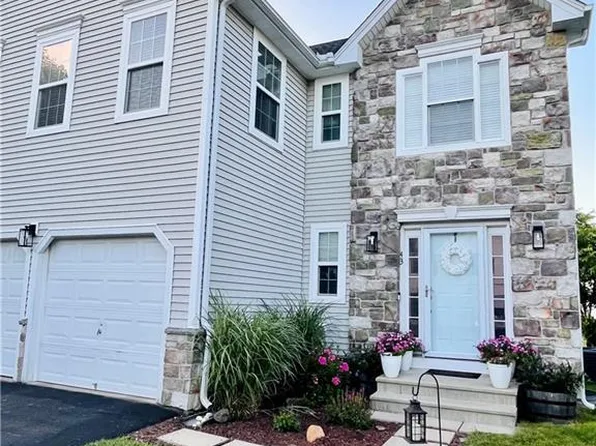 43 Schoolhouse Landing, East Granby, CT 06026