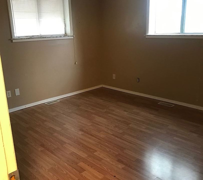 2nd image of 5010 N Sheridan Rd APT B