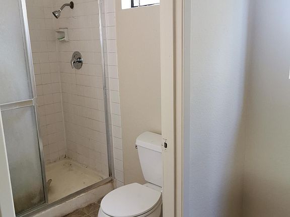 4th image of 666 W 18th St APT 15