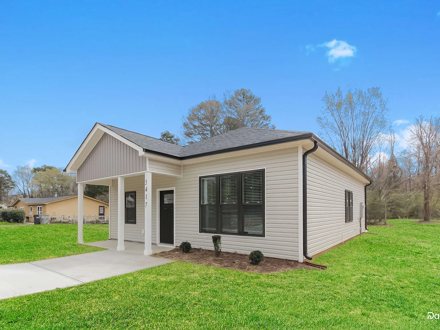 3 bed, 2.0 bath, 1222 sqft, $1,785 — Photo 3