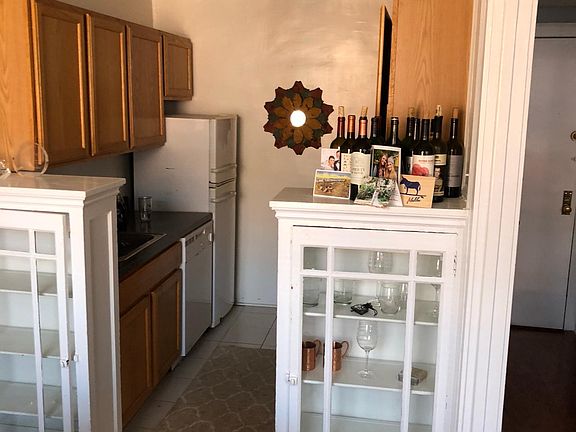 4th image of 525 W Arlington Pl #5F