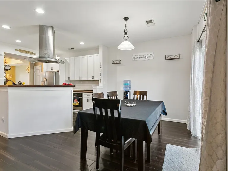 126 Brock St — Photo 15
