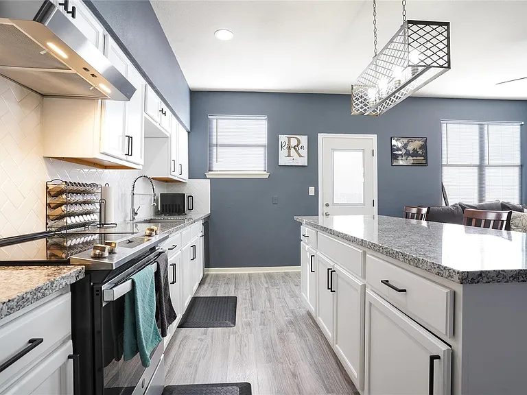 6419 Waldron Dr #B — Photo 11