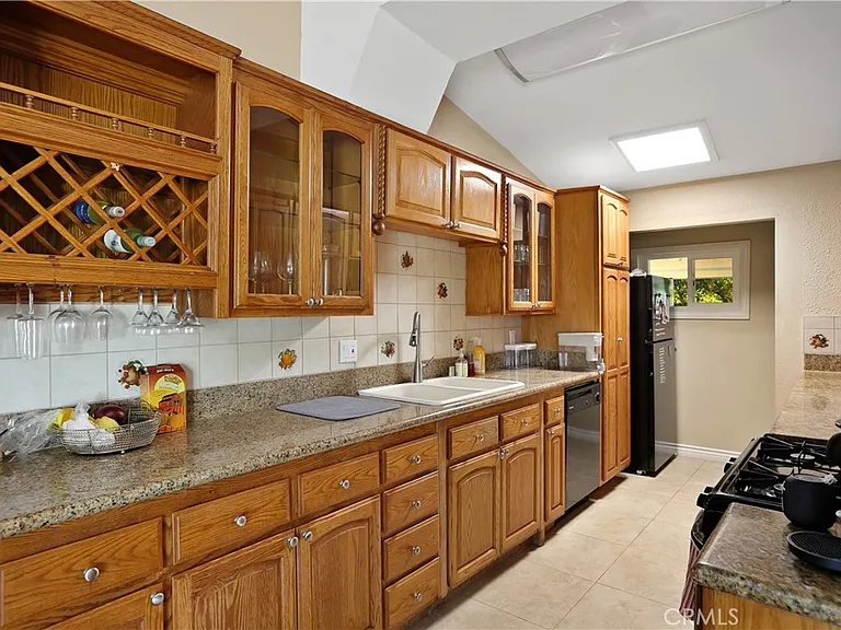 526 N Emerald Dr — Photo 22