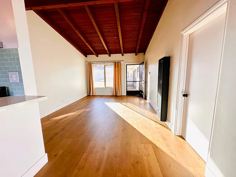 1101 E Grand Ave — Photo 16