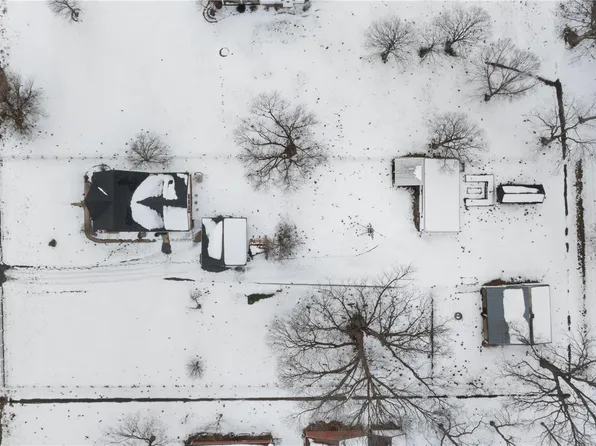 723 W Broadway, Trenton, IL 62293