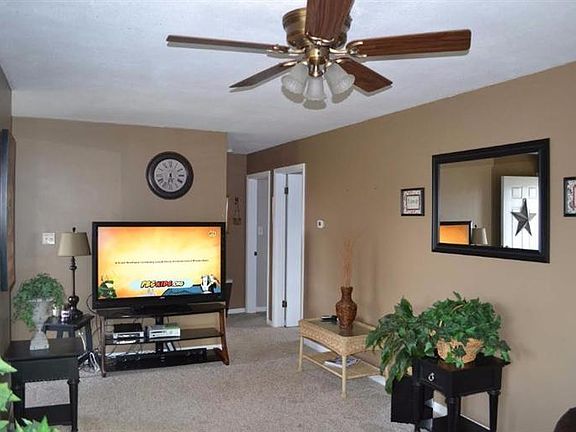 2nd image of 2924 Grand Blvd