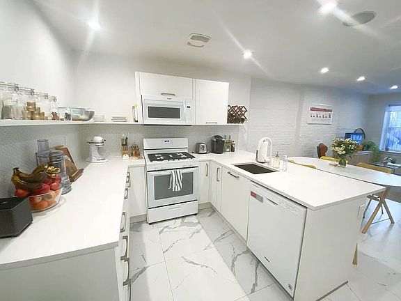 3rd image of 438 Hancock St #1