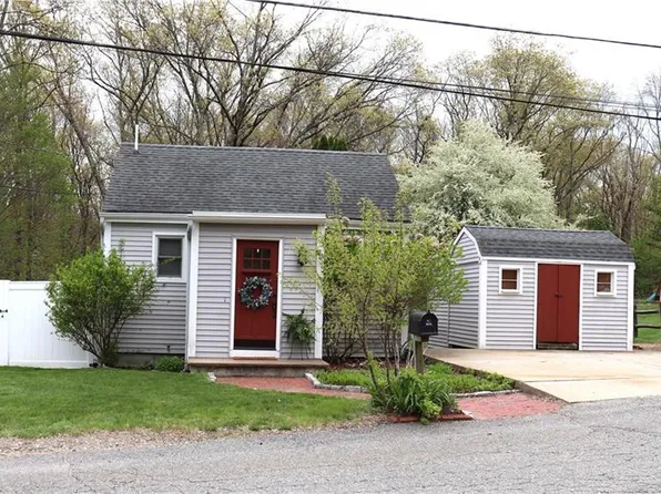 25 Hillview St, Woonsocket, RI 02895