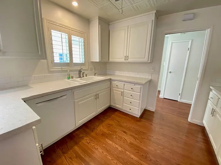 363 Helen Way — Photo 6