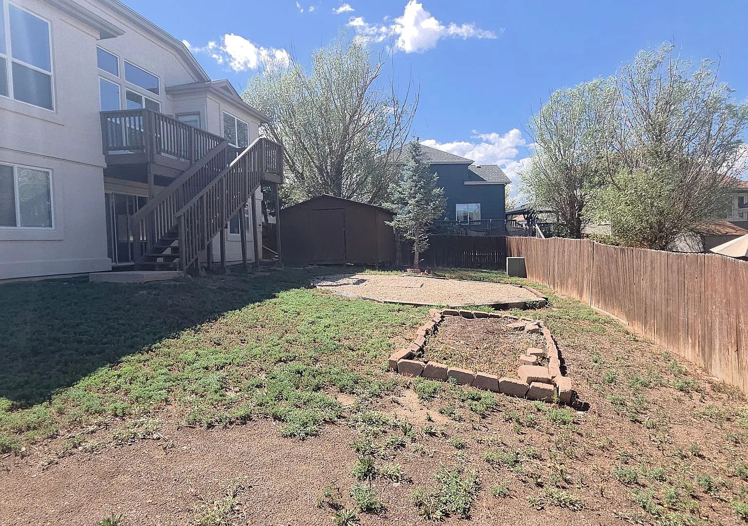 Fantastic, updated- 4 bedroom near base! — Photo 2