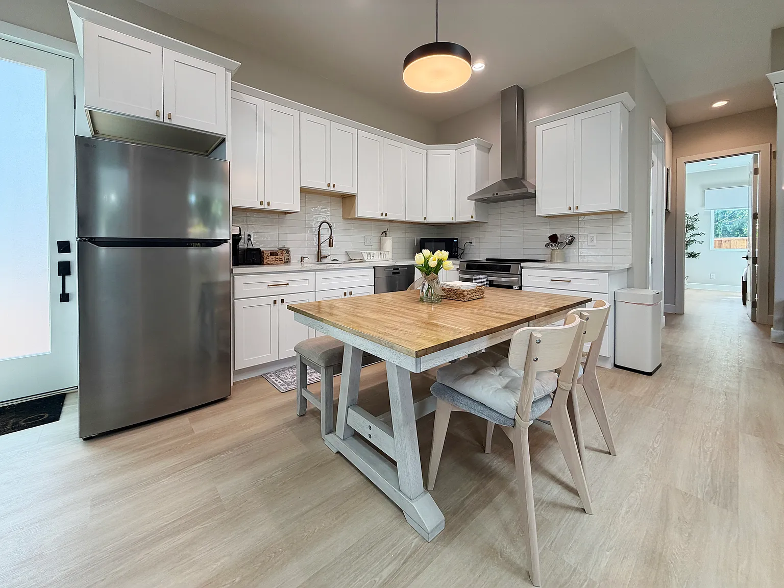 2 bed, 900 sqft, $7,000 — Photo 4