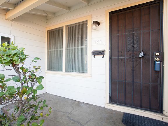 5th image of 550 W Whittier Ave