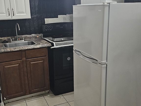 4th image of 909 Porter Ct NE #B1