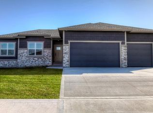 3811 NW Applewood Ct, Ankeny, IA 50023