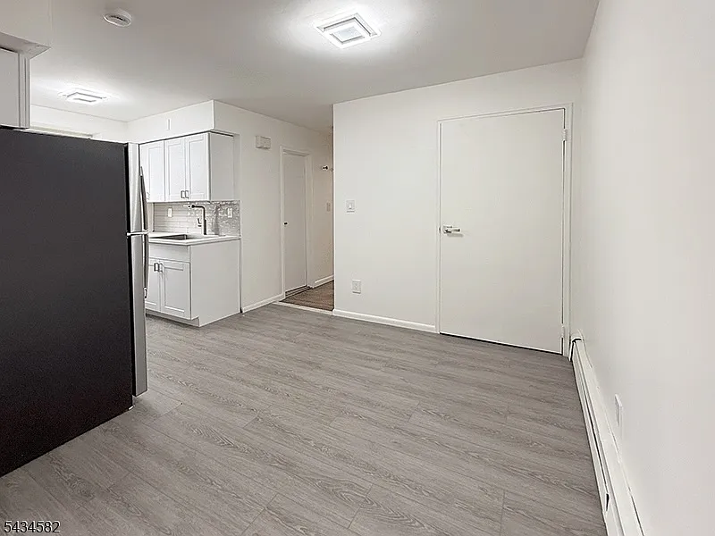 1 bed, 1.0 bath, $1,900 — Photo 3