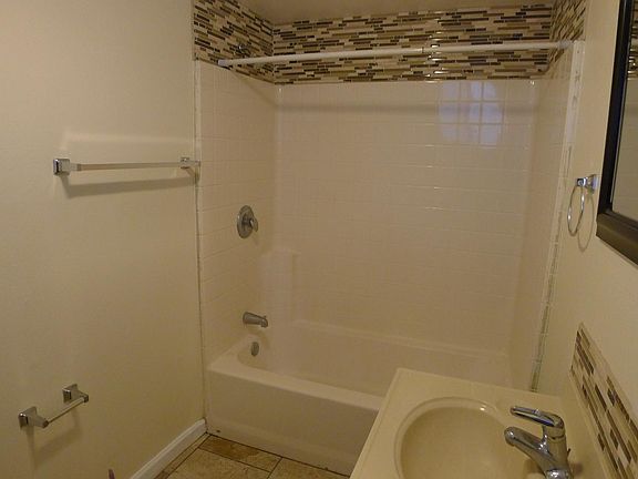 4th image of 3667 44th St Unit B