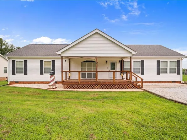1102 Bryant Mill Rd, Ararat, NC 27007