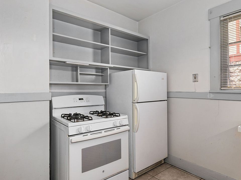 1st image of 820 W Franklin St #0
