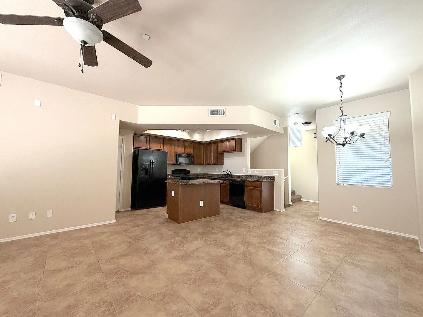 Two Private Suites! Chandler Townhome With Community Pool + Move In Incentive! — Photo 4