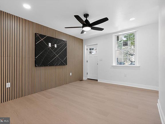 4th image of 1526 E Susquehanna Ave