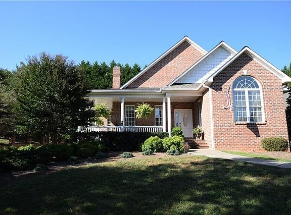 2nd image of 331 Springwood Dr NE