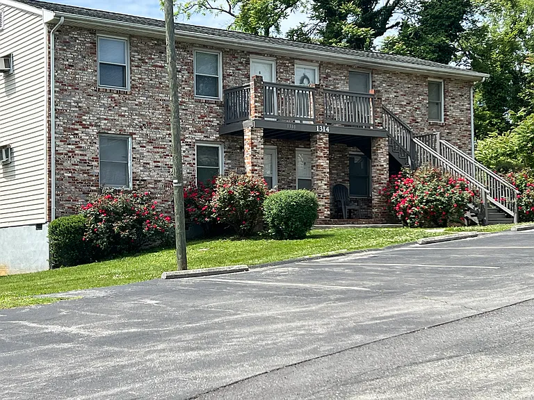 1314 Moorman Ave NW #E — Photo 2