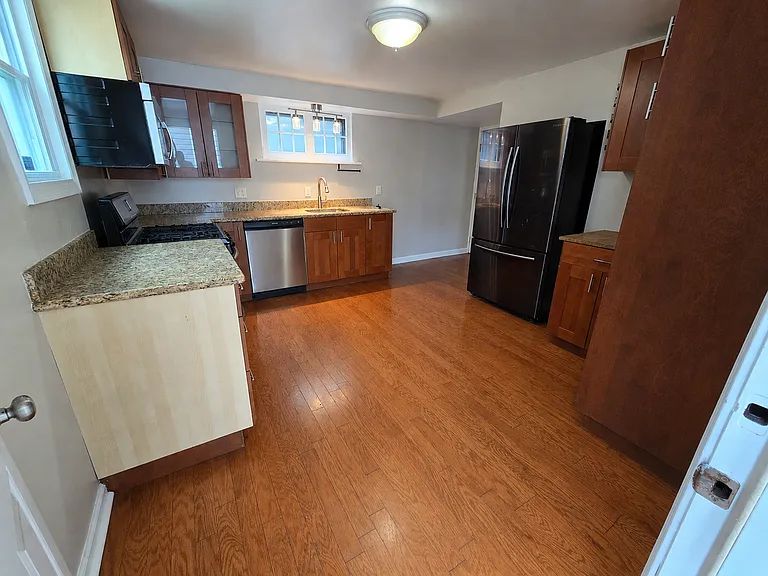 825 Southern Ave — Photo 10