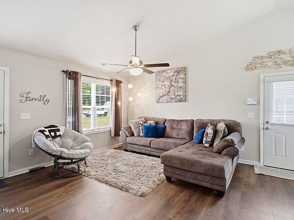 3rd image of 102 Beach House Way