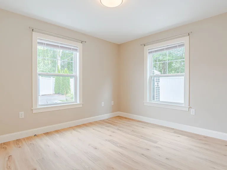 14 Country Club Rd #4 — Photo 11