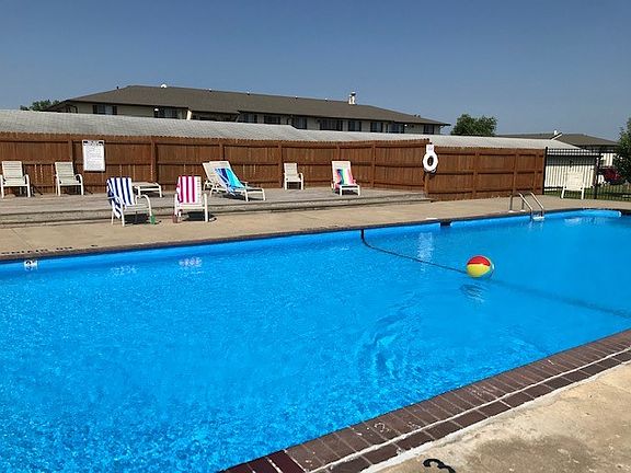 Outdoor pool & Sun deck