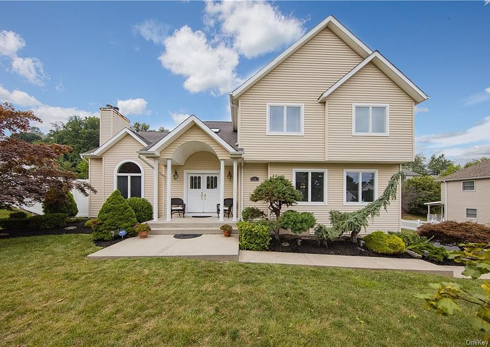 1st image of 10 Oakley Blvd