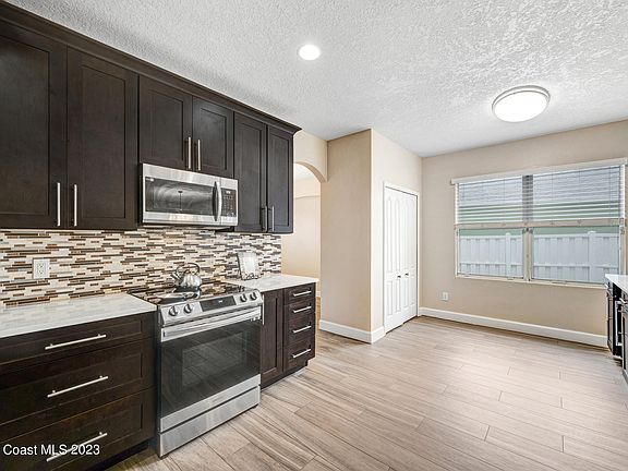 5th image of 3910 Waterford Dr