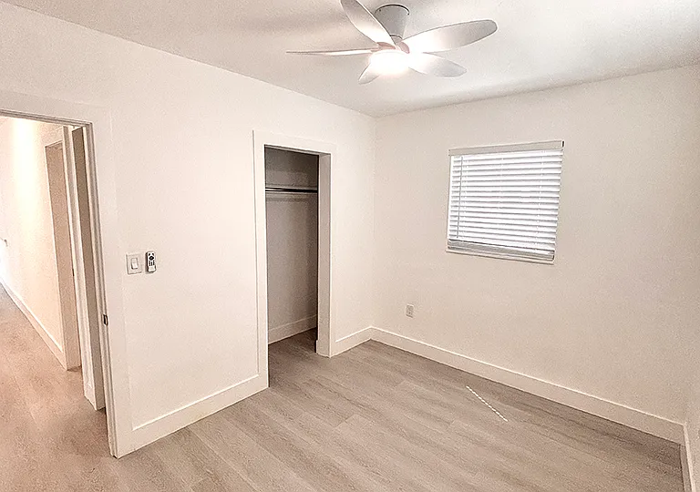721 N 68th Ter #A — Photo 11