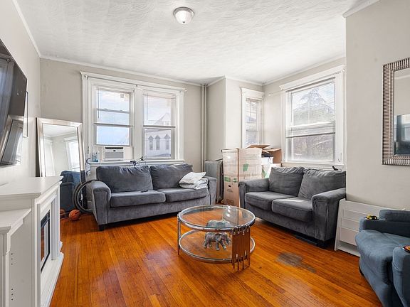 5th image of 65 Dennis St