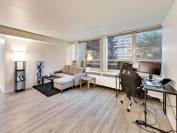 3rd image of 3950 N Lake Shore Dr #227