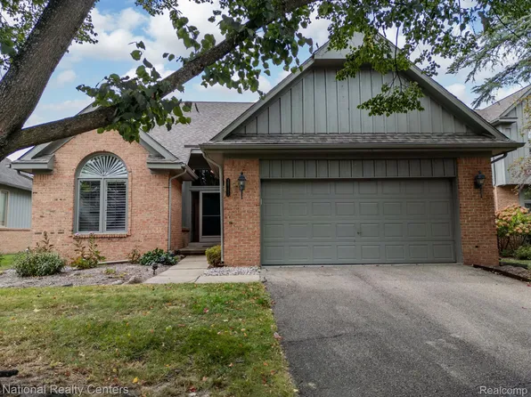 28111 Warwick Dr, Farmington, MI 48331