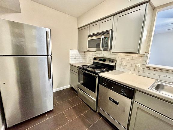 5th image of 3926-3934 Warwick Blvd #3932-6
