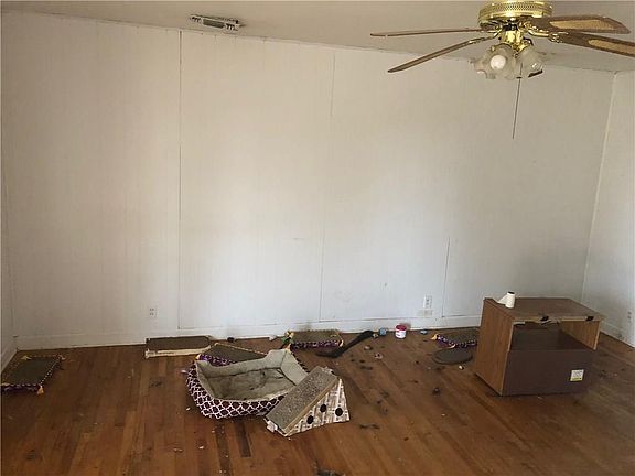 5th image of 1604 Dallas St