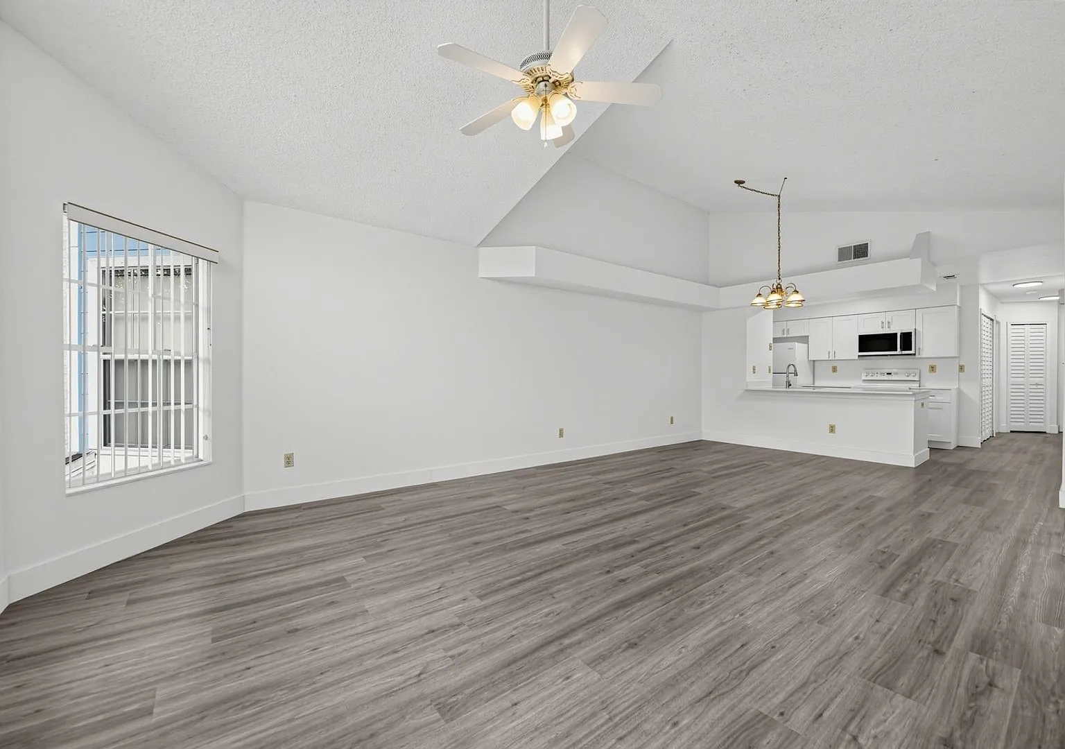 Spacious 3BR Condo in Kissimmee — Photo 4