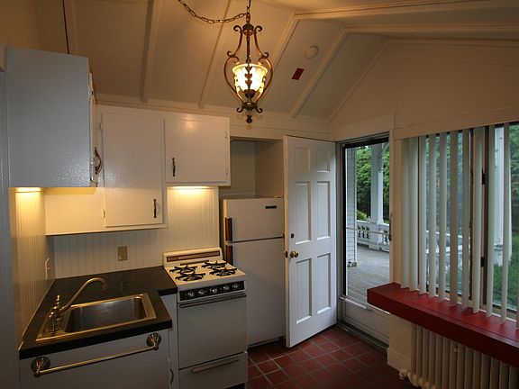3rd image of 216 Lowell St #1RR