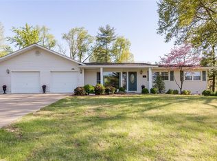 28 Pas Dr, Ballwin, MO 63021